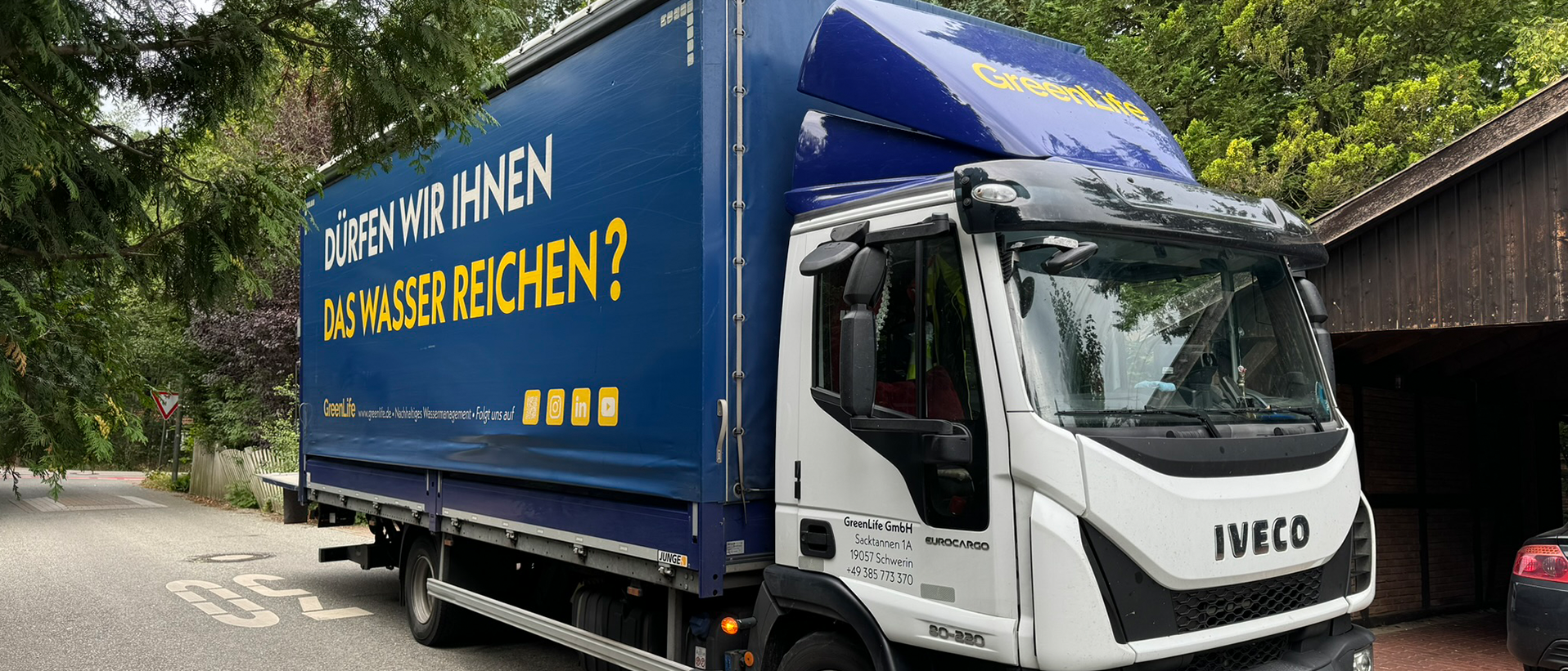 GreenLife LKW bei der Anlieferung einer Zisterne
