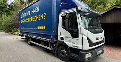 Anlieferung einer Zisterne mit dem LKW